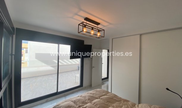 Resale - Villa -
LOS MONTESINOS - La Herrada