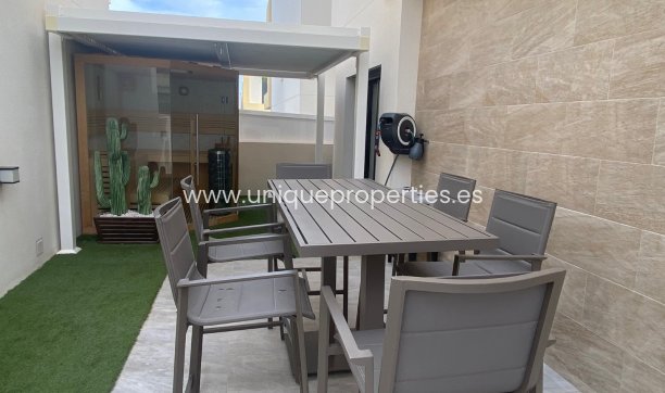 Resale - Villa -
LOS MONTESINOS - La Herrada