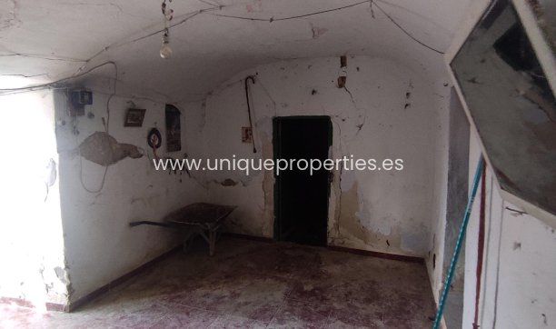 Resale - Cave House -
Huescar