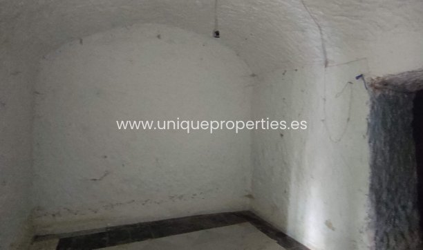 Resale - Cave House -
Huescar