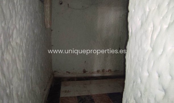 Resale - Cave House -
Huescar