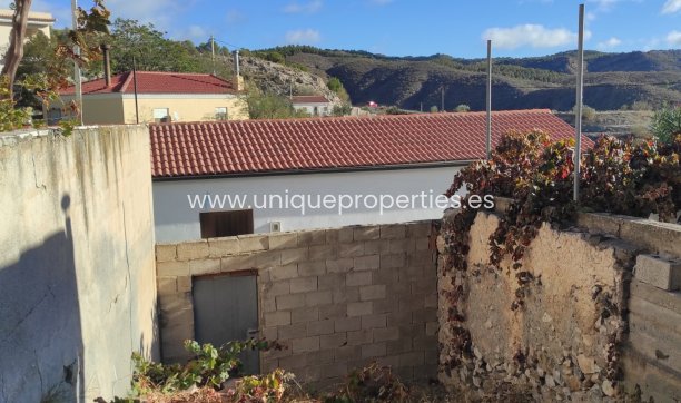 Herverkoop - Village House -
Lucar