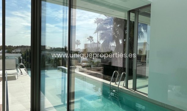 Resale - Villa -
Las Colinas - Las Colinas Golf Resort