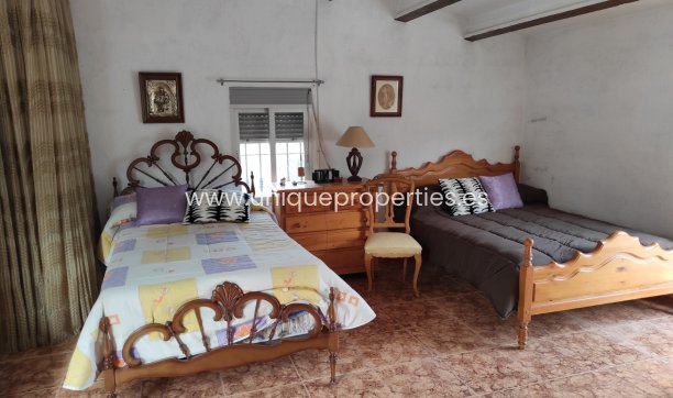 Resale - Cortijo -
Purchena