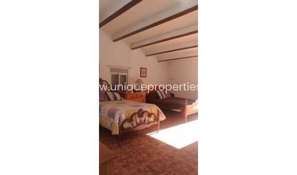 Resale - Cortijo -
Purchena