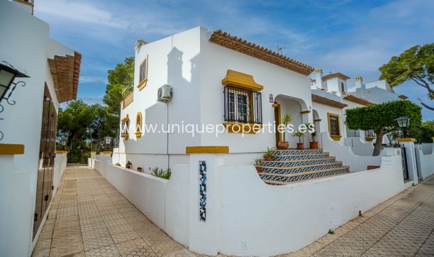 Resale - Semi-Detached -
Orihuela Costa - Villa Martin