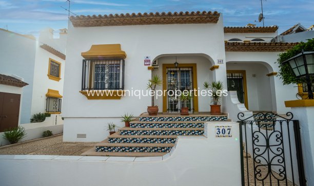 Resale - Semi-Detached -
Orihuela Costa - Villa Martin