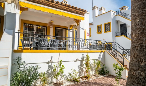 Resale - Semi-Detached -
Orihuela Costa - Villa Martin