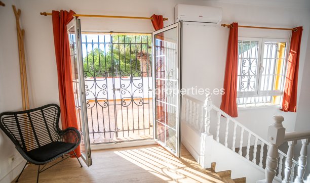 Resale - Semi-Detached -
Orihuela Costa - Villa Martin