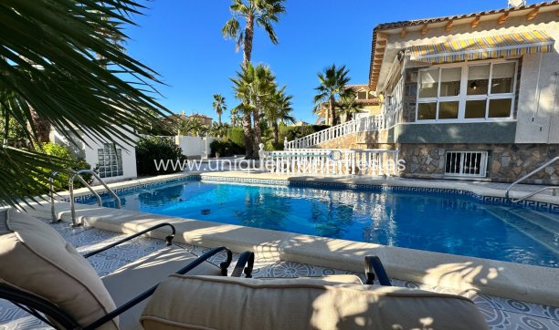 Resale - Villa -
Orihuela - Benferri