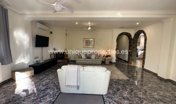 Resale - Villa -
Orihuela - Benferri