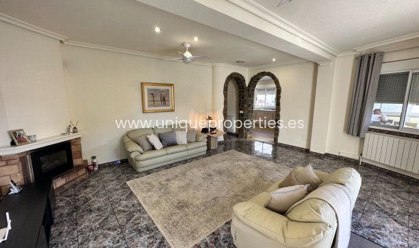 Resale - Villa -
Orihuela - Benferri