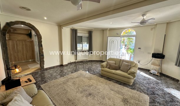 Resale - Villa -
Orihuela - Benferri