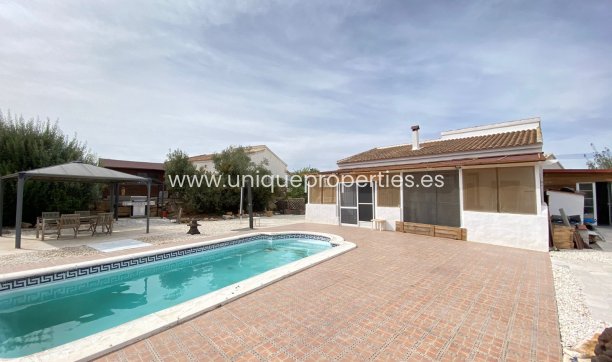 Resale - Villa -
Albanchez