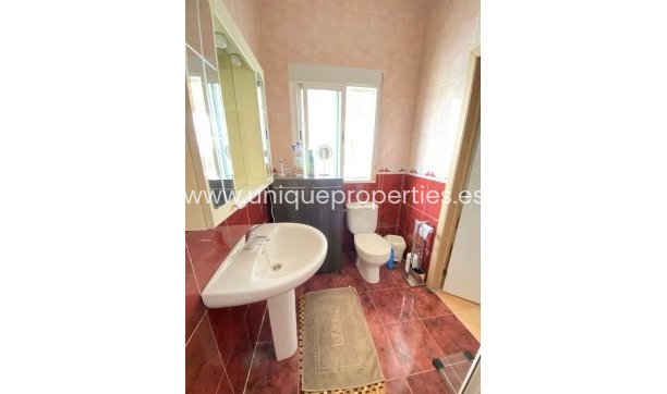 Resale - Villa -
Albanchez