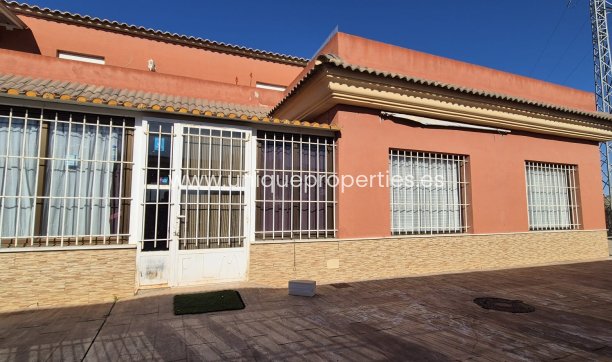 Herverkoop - Commercial Property -
Albox