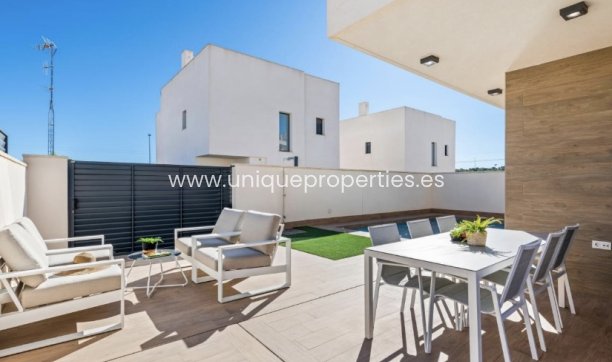 Herverkoop - Villa -
San Miguel de Salinas - Orihuela Costa