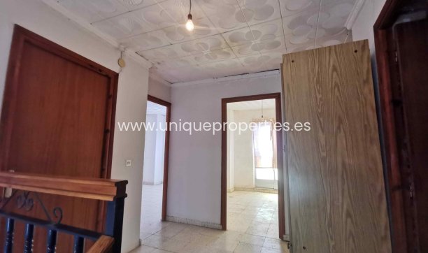 Reventa - Village House -
Cortes de Baza