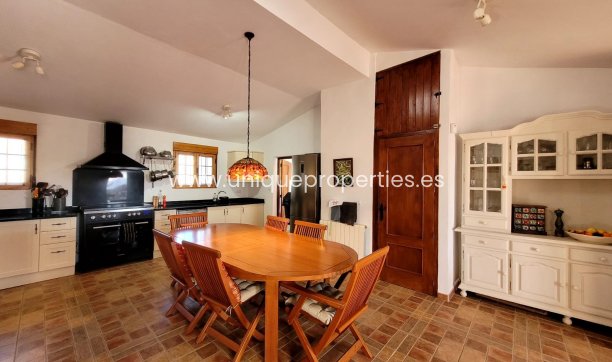 Resale - Villa -
Albox