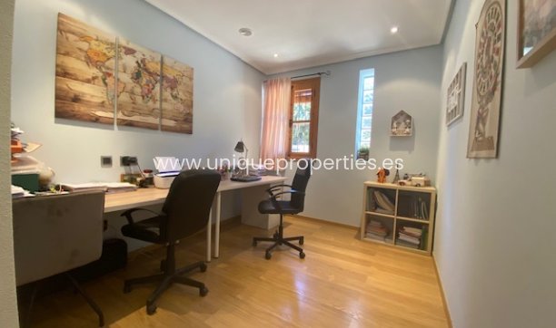 Resale - House -
Murcia