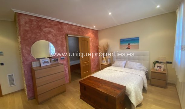 Resale - House -
Murcia