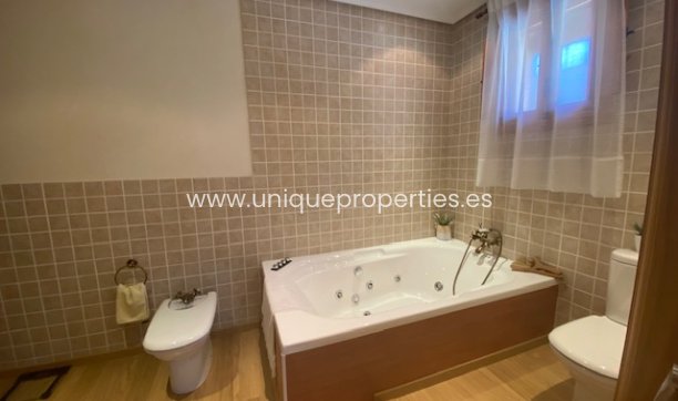 Resale - House -
Murcia