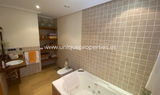 Resale - House -
Murcia
