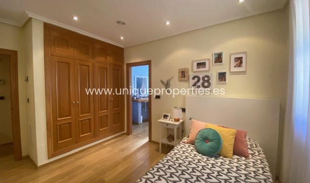Resale - House -
Murcia