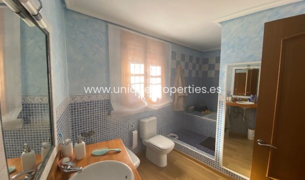 Resale - House -
Murcia
