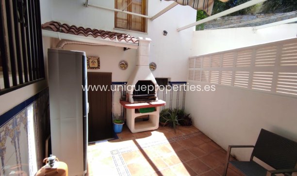 Herverkoop - Village House -
Urracal