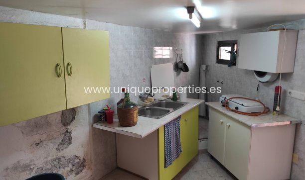 Herverkoop - Village House -
Urracal