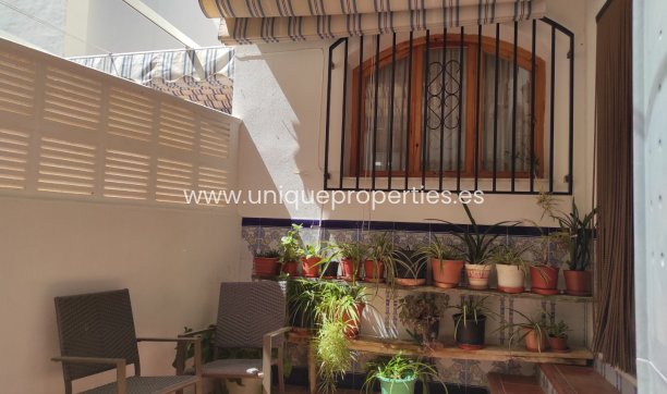 Herverkoop - Village House -
Urracal