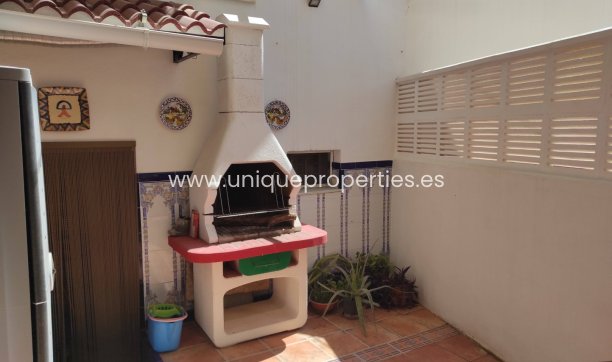 Herverkoop - Village House -
Urracal