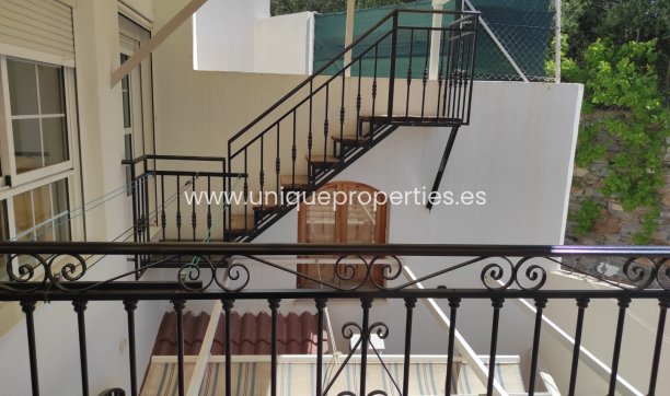 Herverkoop - Village House -
Urracal