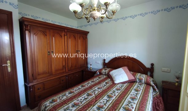 Herverkoop - Village House -
Urracal