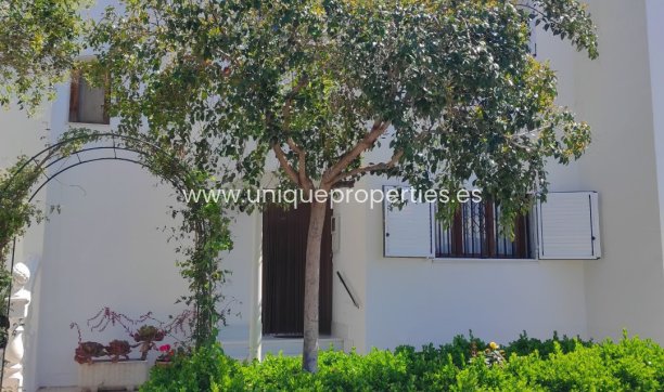 Herverkoop - Village House -
Urracal