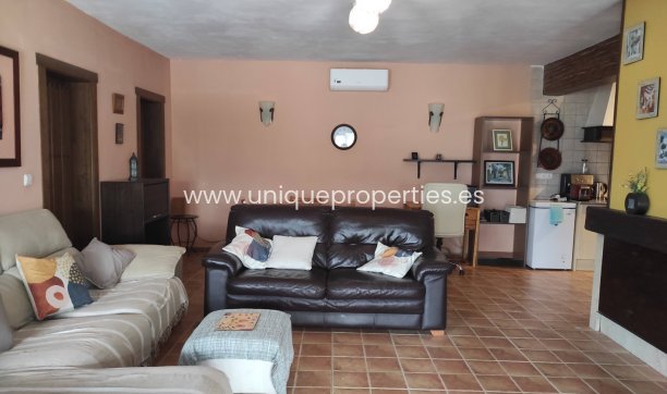 Reventa - Villa -
Somontin
