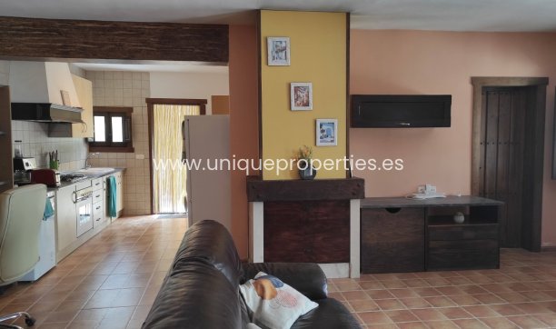 Reventa - Villa -
Somontin