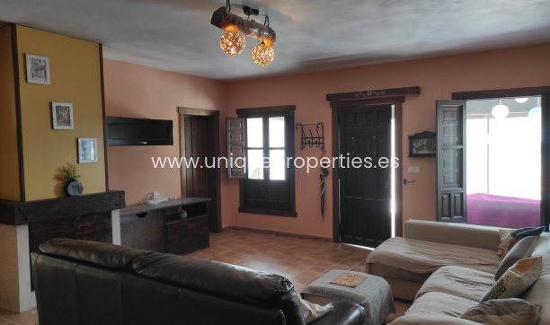 Reventa - Villa -
Somontin