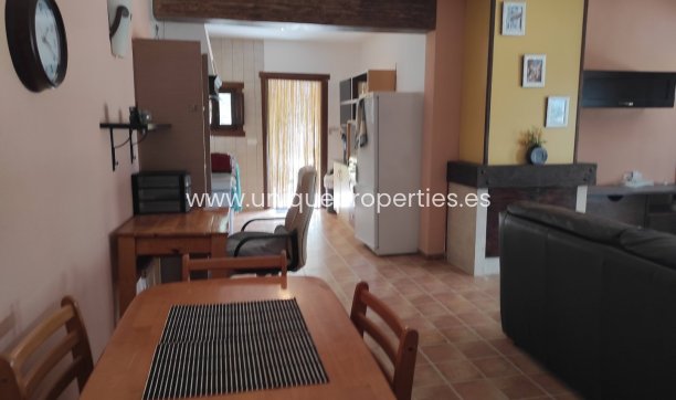 Reventa - Villa -
Somontin