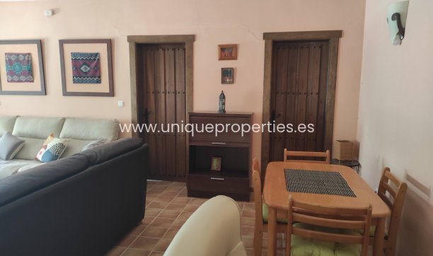 Reventa - Villa -
Somontin