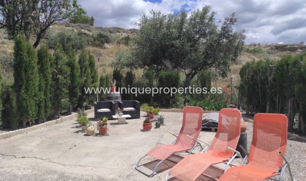 Reventa - Villa -
Somontin