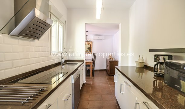 Resale - House -
San Fulgencio - urb.la marina