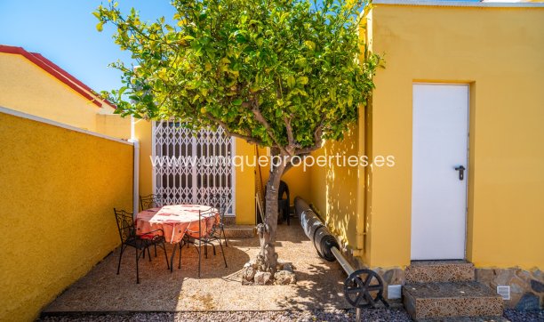 Resale - House -
San Fulgencio - urb.la marina