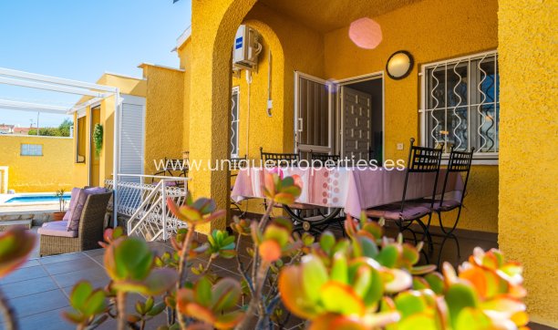 Resale - House -
San Fulgencio - urb.la marina
