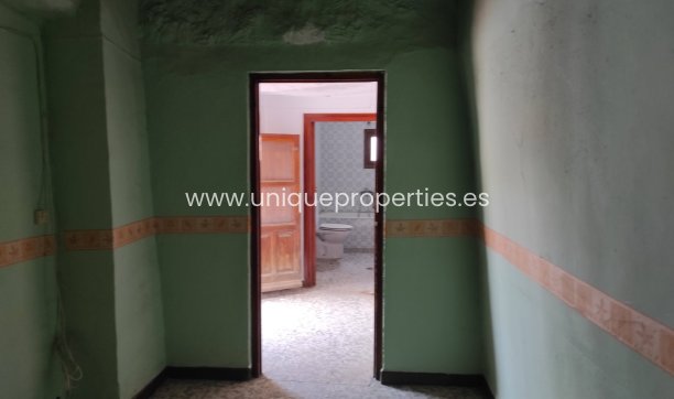 Herverkoop - Village House -
Somontin
