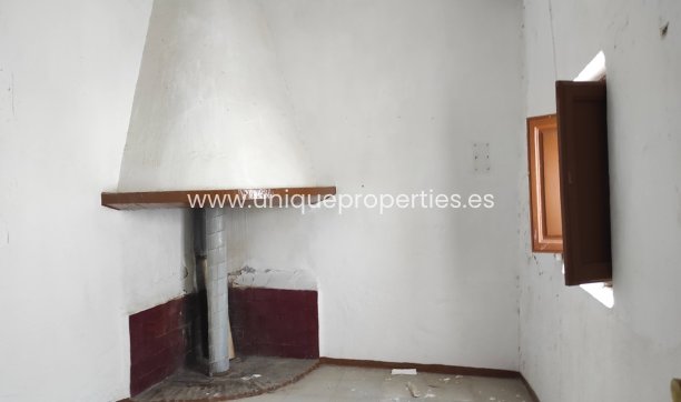 Herverkoop - Village House -
Somontin