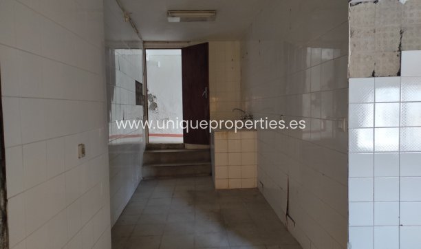 Herverkoop - Village House -
Somontin