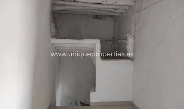 Herverkoop - Village House -
Somontin