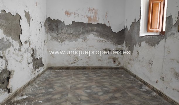 Herverkoop - Village House -
Somontin